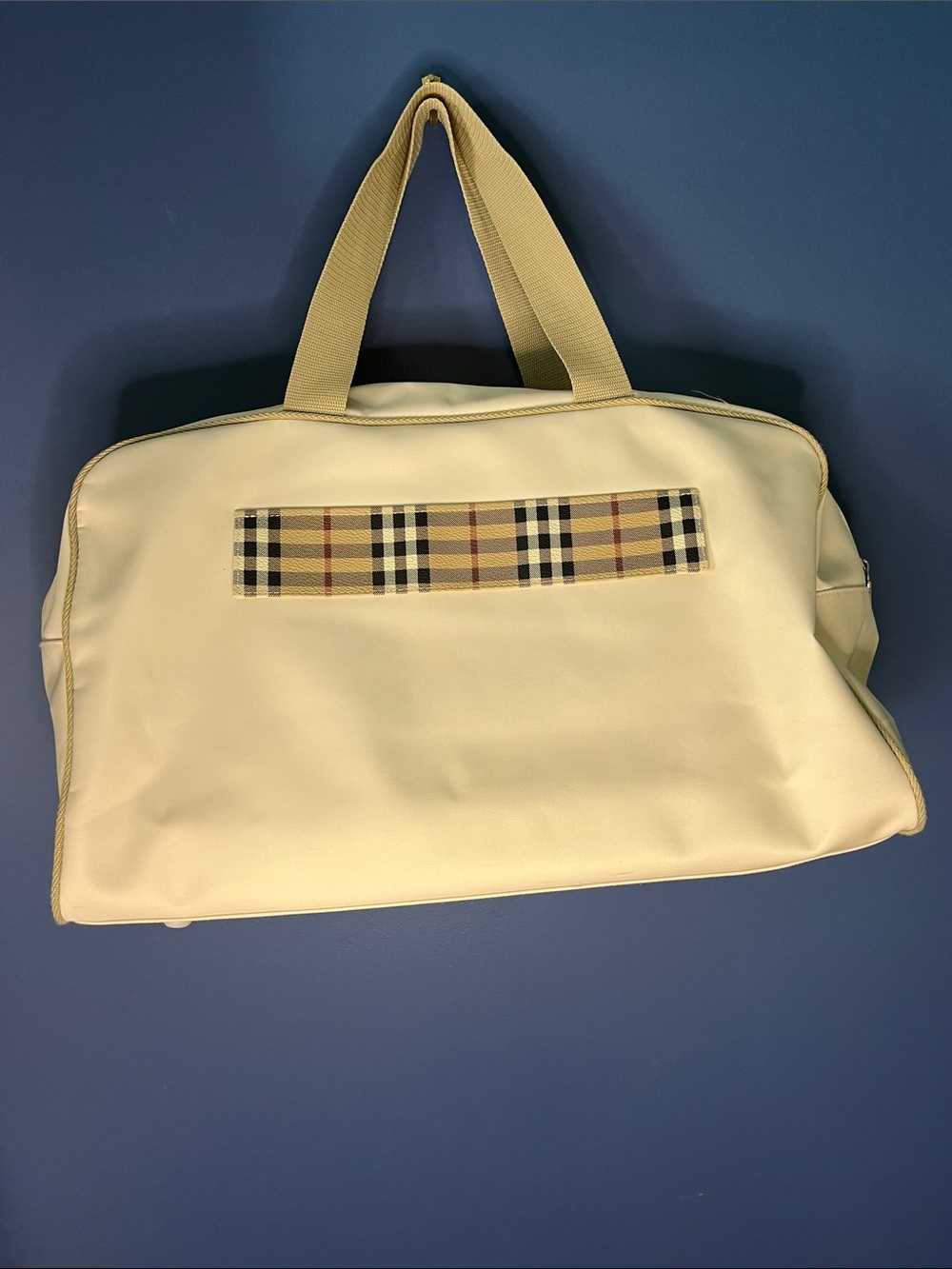 Burberrys Perfumes Large cream Weekender Bag w Nova Plaid Accent, clean VINTAGE